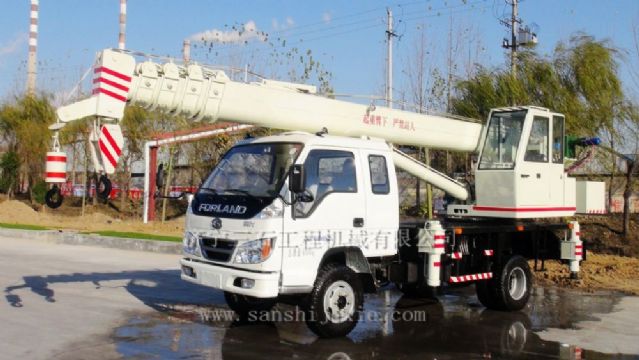 點(diǎn)擊查看詳細信息<br>標題：8噸汽車(chē)吊 閱讀次數：3320