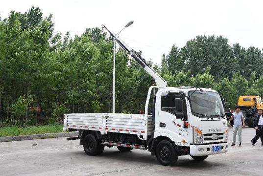 點(diǎn)擊查看詳細信息<br>標題：1.2噸折臂吊 閱讀次數：1962