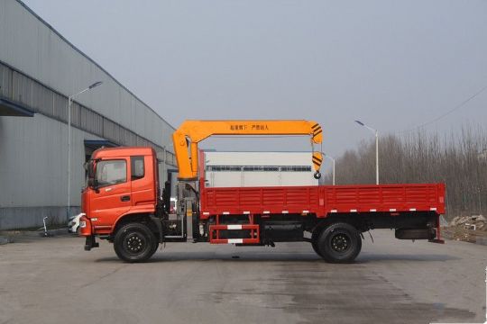 點(diǎn)擊查看詳細信息<br>標題：6.3噸東風(fēng)180馬力隨車(chē)吊 閱讀次數：1979