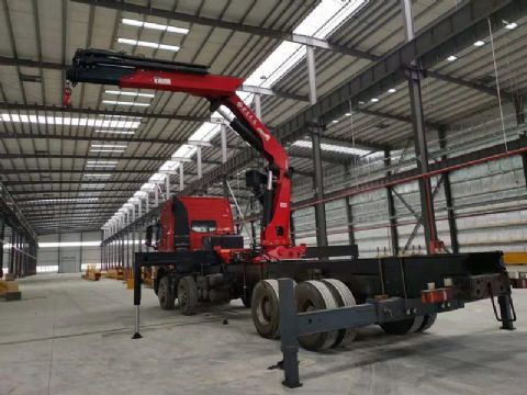 點(diǎn)擊查看詳細信息<br>標題：15噸折臂吊 閱讀次數：2894