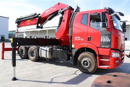 點(diǎn)擊查看詳細信息<br>標題：20噸折臂吊 閱讀次數：2891