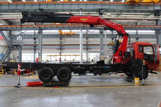 點(diǎn)擊查看詳細信息<br>標題：25噸折臂吊 閱讀次數：2746